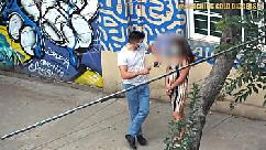 Latina sexy es invitada a casa para revelar una vagina súper peluda